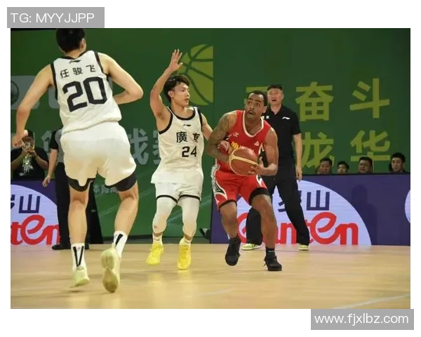 任骏飞领衔新赛季篮球盛宴展现拼搏精神与团队协作的完美结合